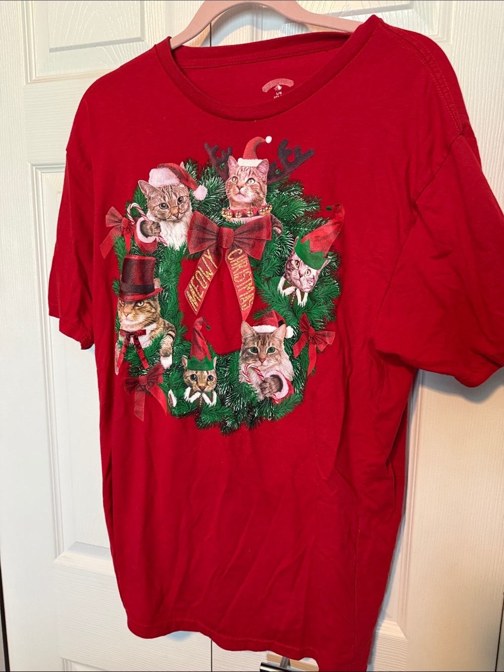 Holiday Cat Wreath Tee - Red